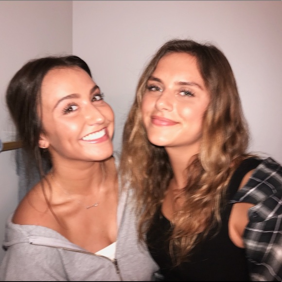 Meet your Posher, Nicole - Picture 1 of 1